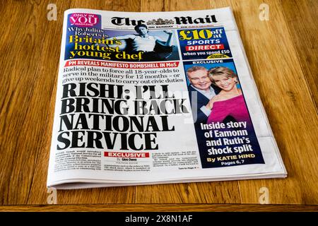 26 maggio 2024. Il titolo della mail on Sunday recita Rishi: I'll bring back National Service. Foto Stock