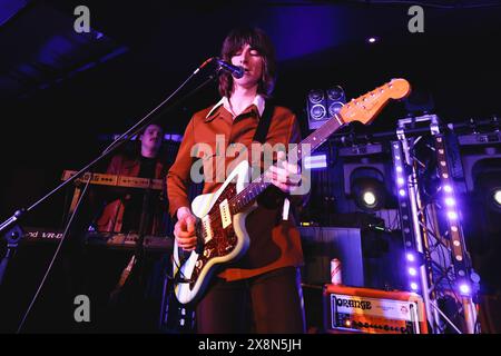 Horatios Bar, Brighton Pier, City of Brighton & Hove, East Sussex, East Sussex. Midnight Rodeo che si esibisce con Jim McBride (chitarra) all'Horatios Bar al Great Escape Festival 2024. David Smith/Alamy News. Foto Stock