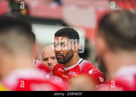 Salford, Manchester, Regno Unito. 26 maggio 2024. Super League Rugby: Salford Red Devils vs Wigan Warriors al Salford Community Stadium KALLUM WATKINS nella squadra si accomodi dopo la partita. Credito James Giblin/Alamy Live News. Foto Stock