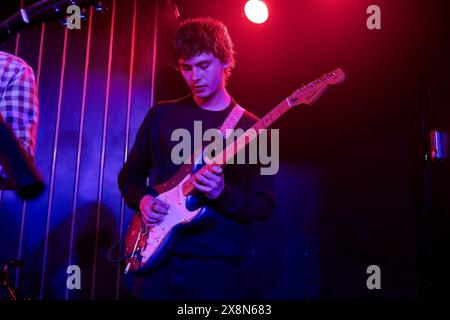 Dust, Brighton, City of Brighton & Hove, East Sussex, Regno Unito. Brutta esibizione al festival musicale Great Escape 2024. David Smith/Alamy News Foto Stock