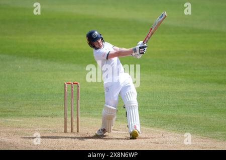 Southampton, Regno Unito. 26 maggio 2024. Ben Brown dell'Hampshire batté durante il Vitality County Championship Division One match tra Hampshire e Surrey all'Utilita Bowl. Crediti: Dave Vokes/Alamy Live News Foto Stock