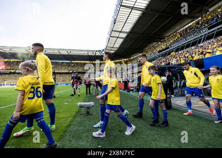 Brondby, Danimarca. 26 maggio 2024. I giocatori di Broendby SE entrano in campo per la partita 3F Superliga tra Broendby IF e Aarhus GF al Brondby Stadium. (Photo Credit: Gonzales Photo/Alamy Live News Foto Stock