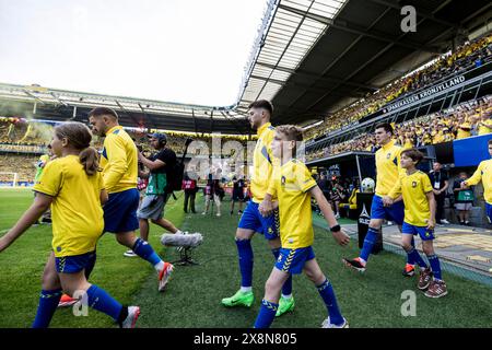 Brondby, Danimarca. 26 maggio 2024. I giocatori di Broendby SE entrano in campo per la partita 3F Superliga tra Broendby IF e Aarhus GF al Brondby Stadium. (Photo Credit: Gonzales Photo/Alamy Live News Foto Stock