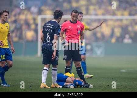 Brondby, Danimarca. 26 maggio 2024. L'arbitro Morten Krogh ha visto durante il 3F Superliga match tra Broendby IF e Aarhus GF al Brondby Stadium. (Photo Credit: Gonzales Photo/Alamy Live News Foto Stock