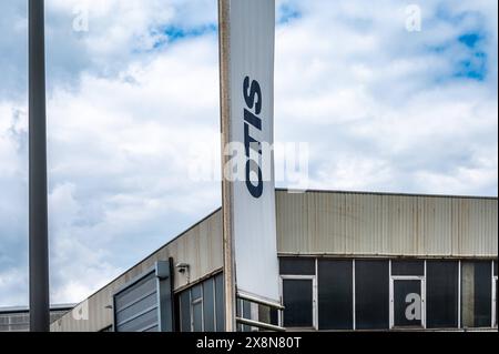 Groot-Bijgaarden, Brabante fiammingo, Belgio, 23 maggio 2024 - segno della società Otis nota per ascensori e scale automatizzate Foto Stock