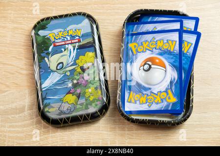 Collezione hobby Pokemon gioco di carte collezionabili, gioco di carte collezionabili per bambini, Battaglia con amici, Giochi educativi, Cultura fan Pokemon, Francoforte Foto Stock