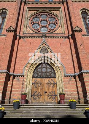 Attrazione turistica. Porta d'ingresso all'antica chiesa cattolica romana di San Francesco, riga, Lettonia. Foto Stock