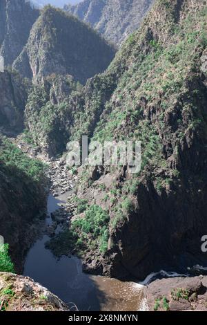 Dangars Gorge, patrimonio dell'umanità dell'unesco, nel parco nazionale Oxley Rivers, con cascata Dangars, sentieri per escursioni e campeggio, NSW, Australia Foto Stock