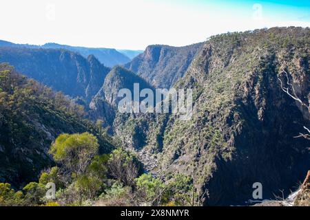 Dangars Gorge, patrimonio dell'umanità dell'unesco, nel parco nazionale Oxley Rivers, con cascata Dangars, sentieri per escursioni e campeggio, NSW, Australia Foto Stock