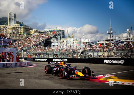 Monaco, Monaco. 25 maggio 2024. Il pilota olandese di Oracle Red Bull Racing Max Verstappen gareggia durante la sessione di qualificazione del Gran Premio di F1 di Monaco. (Foto di jure Makovec/SOPA Images/Sipa USA) credito: SIPA USA/Alamy Live News Foto Stock