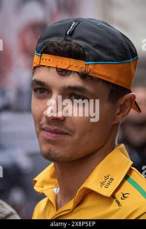 Monaco, Monaco. 26 maggio 2024. Il pilota inglese della McLaren Formula 1, Lando Norris, è stato visto nel paddock prima dell'inizio della gara del Gran Premio di Formula 1 di Monaco. (Foto di Andreja Cencic/SOPA Images/Sipa USA) credito: SIPA USA/Alamy Live News Foto Stock