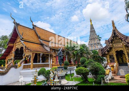 Sala di riunione, stupa e sala di ordinazione a Wat Chedi Liam, Wi8ang Kum Kam Foto Stock