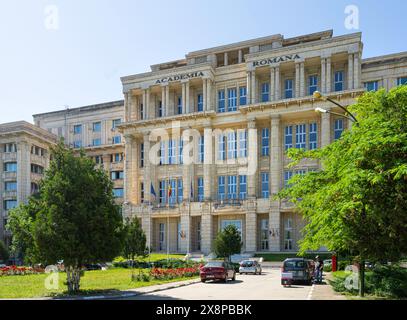 Bucarest, Romania. 24 maggio 2024. Vista esterna dell'edificio dell'Accademia rumena nel centro della città Foto Stock