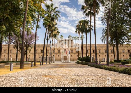 Facciata principale del Parlamento dell'Andalusia, ex Hospital de los Venerables a Siviglia, Andalusia, Spagna Foto Stock