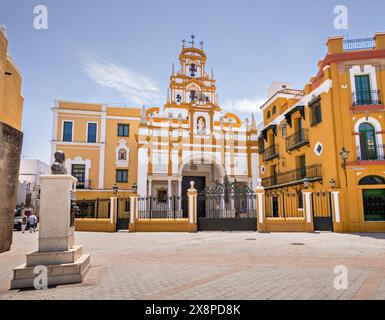 Vista della facciata della Cappella della Vergine Macarena di Siviglia, una delle più famose della città Foto Stock