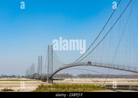 Ponte sospeso lungo Kanchanpur Dodhara Chadani Ponte del fiume Mahakali a Mahendranagar, Nepal Foto Stock