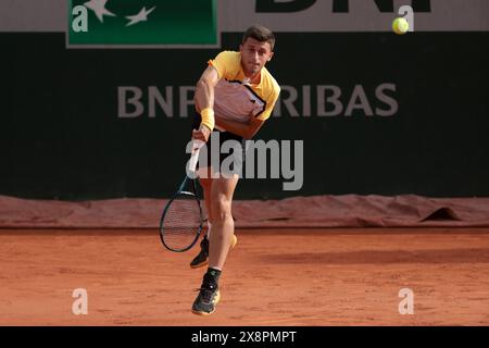 Luca Nardi dell'Italia durante il giorno 1 dell'Open di Francia 2024, Roland-Garros 2024, torneo di tennis del grande Slam il 26 maggio 2024 allo stadio Roland-Garros di Parigi, Francia - foto Jean Catuffe / DPPI Foto Stock