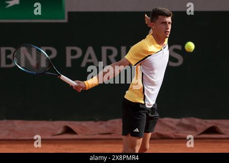 Luca Nardi dell'Italia durante il giorno 1 dell'Open di Francia 2024, Roland-Garros 2024, torneo di tennis del grande Slam il 26 maggio 2024 allo stadio Roland-Garros di Parigi, Francia - foto Jean Catuffe / DPPI Foto Stock