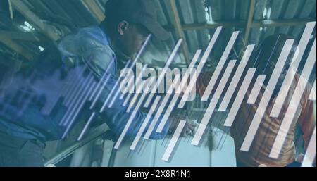 Immagine di grafici sui meccanici afroamericani che progettano di riparare l'ammaccatura sulla portiera dell'auto Foto Stock