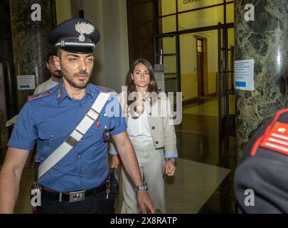 Milano, Italia. 27 maggio 2024. La Sorella di Giulia Tramontano con il fidanzato all'udienza del processo ad Alessandro Impagnatiello per l'omicidio di Giulia Tramontano - Cronaca - Milano, Italia - Lunedì, 27 maggio 2024 (foto Stefano porta/LaPresse) audizione del processo di Alessandro Impagnatiello per l'omicidio di Giulia Tramontano - lunedì 27 maggio 2024 (foto Stefano porta/LaPresse) credito: LaPresse/Alamy Live News Foto Stock