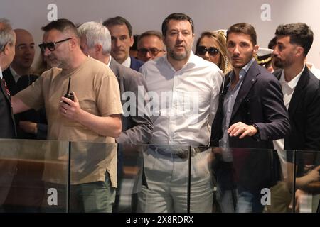 Vice primo Ministro e Ministro delle infrastrutture e dei trasporti, Matteo Salvini in visita alla nuova stazione marittima di Napoli al molo di Beverello Foto Stock