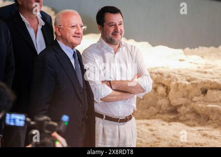 Vice primo Ministro e Ministro delle infrastrutture e dei trasporti, Matteo Salvini e presidente della regione Campania Vincenzo De Luca in visita alla nuova stazione marittima di Napoli al molo di Beverello Foto Stock