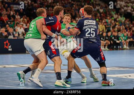 27 maggio 2024, Amburgo, Amburgo, Germania: Mathias Gidsel - Fuechse Berlin 19 in azione attacco in porta durante le finali EHF Men 2024 Handball ad Amburgo (Credit Image: © Mathias Schulz/ZUMA Press Wire) SOLO PER USO EDITORIALE! Non per USO commerciale! Foto Stock