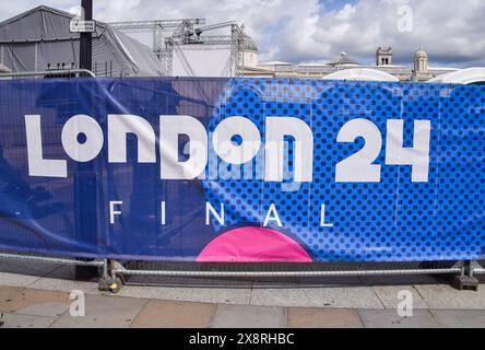 Londra, Regno Unito. 27 maggio 2024. Striscioni per il Champions Festival a Trafalgar Square in vista della finale di UEFA Champions League tra Real Madrid e Borussia Dortmund, che si terrà sabato 1 giugno allo stadio di Wembley. Crediti: Vuk Valcic/Alamy Live News Foto Stock