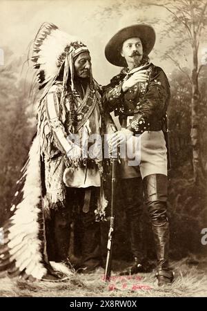 Sitting Bull e Buffalo Bill (William F Cody) nel 1885 Foto Stock