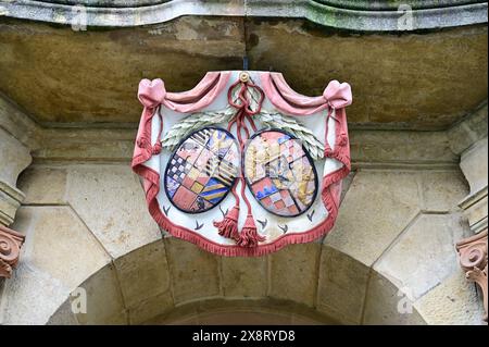 Allianzwappen Anhalt-Köthen-Pleß und Hochberg-Fürstenstein, Das Schloss Fürstenstein (auch Burg Fürstenstein; polnisch Zamek Książ; schlesisch Schlooß Foto Stock