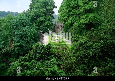 Wasserterrassen, Das Schloss Fürstenstein (auch Burg Fürstenstein; polnisch Zamek Książ; schlesisch Schlooß Ferschtensteen) ist das größte Schloss Sch Foto Stock