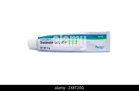 Ocala, FL 4-28-24 Tretinoina da crema Perrigo o gel dimostrato per aiutare a migliorare l'aspetto della pelle combattendo sia l'acne che i segni di invecchiamento come le linee sottili Foto Stock