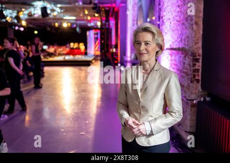 Berlino, Germania. 27. Mai 2024. Ursula von der Leyen, Präsidentin der Europäischen Kommission beim WDR Europaforum: Brüssel Lieblingsfeindbild der Nationalist:innen die EU und die illiberale Herausforderung. Moderiert Wird von Markus Preiß, Leiter des ARD-Europastudio a Brüssel. Berlino *** Berlino, Germania 27 maggio 2024 Ursula von der Leyen, Presidente della Commissione europea all'Europaforum WDR di Bruxelles nemico preferito dei nazionalisti dell'UE e sfida illiberale moderata da Markus Preiß, capo dell'ARD Europe Studio di Bruxelles Berlino Foto Stock