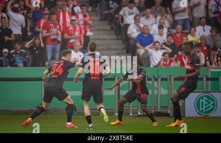 Berlino, Germania. 25th mai 2024. Torjubel: Granit Xhaka (Leverkusen) Florian Wirtz (Leverkusen) Jeremie Frimpong (Leverkusen) Odilon Kossounou (Leverk Foto Stock