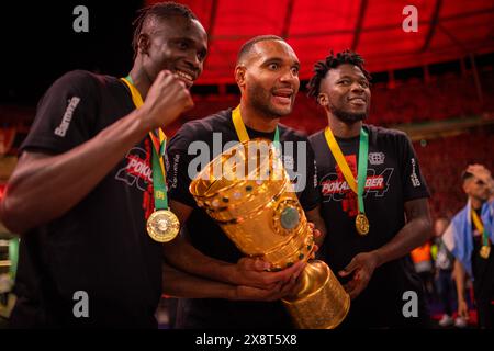 Berlino, Germania. 25th mai 2024. Odilon Kossounou (Leverkusen) Jonathan Tah (Leverkusen) Edmond Tapsoba (Leverkusen) 1. FC Kaiserslautern - Bayer Lev Foto Stock