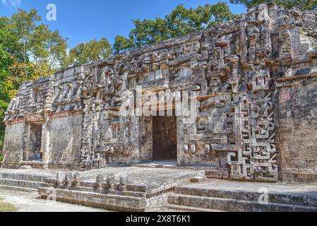 Monster bocca porta la struttura II, Chicanna Maya sito archeologico, tardo periodo Classico, Campeche, Messico Foto Stock