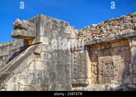 Testa di serpente, piattaforma di Venere, Chichen Itza, Yucatan, Messico Foto Stock