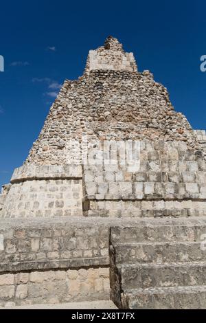 Tempio di Dzibilnocac (volta dipinta), rovine archeologiche maya di Dzibilnocac, stile Chenes, Campeche, Messico Foto Stock