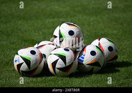 Jena, Germania. 27 maggio 2024. Calcio: Squadra nazionale, preparazione ai campionati europei di casa, sessione pubblica di allenamento per la squadra DFB sul campo sportivo Ernst Abbe. Crediti: Federico Gambarini/dpa/Alamy Live News Foto Stock