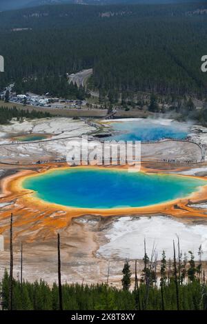 Stati Uniti d'America, Wyoming, il Parco Nazionale di Yellowstone, Midway Geyser Basin, Grand Prismatic Spring Foto Stock