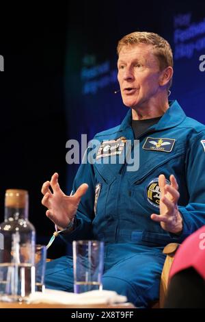 Hay Festival, Hay on Wye, Powys, Galles, Regno Unito – lunedì 27 maggio 2024 – il maggiore Tim Peake parla della sua esperienza come astronauta con l'Agenzia spaziale europea - foto Steven May / Alamy Live News Foto Stock