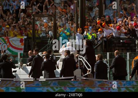 Roma, Italia. 25 aprile 2024. Italia, Roma, 2024/4/25. Papa Francesco allo stadio Olimpico di Roma in occasione della giornata Mondiale dei bambini Fotografia di Alessia Giuliani / Catholic Press Photo. LIMITATA AD USO EDITORIALE - NON MARKETING - NON CAMPAGNE PUBBLICITARIE. Credito: Agenzia fotografica indipendente/Alamy Live News Foto Stock