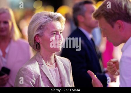 Berlino, Germania. 27. Mai 2024. Ursula von der Leyen, Präsidentin der Europäischen Kommission auf der re:publica beim WDR Europaforum: TikTok-User*innen fragen Ursula von der Leyen antwortet. Moderiert Wird von Florian Gregorzyk und Carolin Bredendiek. Berlino *** Berlino, Germania 27 maggio 2024 Ursula von der Leyen, Presidente della Commissione europea presso la re publica del WDR Europaforum TikTok gli utenti chiedono Ursula von der Leyen risposte moderato da Florian Gregorzyk e Carolin Bredendiek Berlin Foto Stock