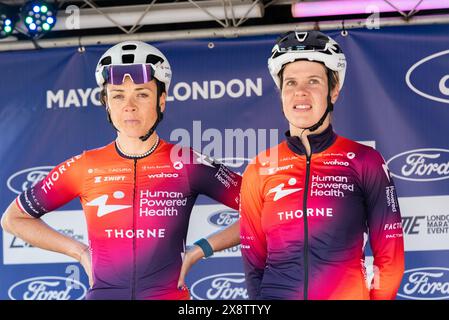 2024 RideLondon Classique Women's WorldTour gara ciclistica tappa due a Maldon, Essex. Ciclisti di Human Powered Health. Audrey Cordon-Ragot, Romy Kasper Foto Stock