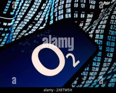 Konskie, Polonia - 26 maggio 2024: Logo aziendale O2 Repubblica Ceca visualizzato sul telefono cellulare Foto Stock
