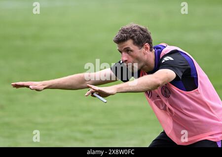 Jena, Germania. 27 maggio 2024. Calcio: Squadra nazionale, preparazione al campionato europeo di casa, sessione pubblica di allenamento per la squadra DFB presso il campo sportivo Ernst Abbe. Thomas Müller in azione durante l'allenamento. Crediti: Federico Gambarini/dpa/Alamy Live News Foto Stock