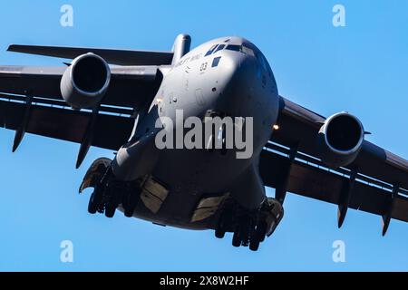 Papa, Ungheria - 14 maggio 2024: Aereo da trasporto strategico NATO SAC Heavy Airlift Wing Boeing C-17A Globemaster III presso la base aerea. Volo militare. Aviatio Foto Stock