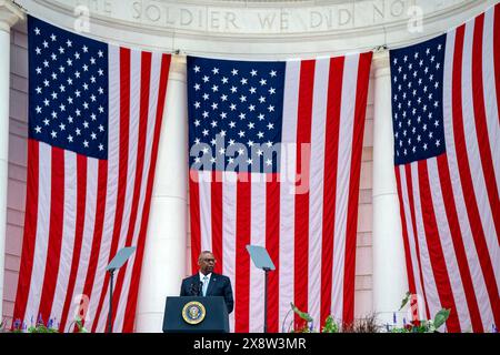 Arlington, Stati Uniti. 27 maggio 2024. Il Segretario della difesa Lloyd Austin parla durante la 156a cerimonia di osservazione del National Memorial Day nel Memorial Amphitheatre presso l'Arlington National Cemetery ad Arlington, Virginia, lunedì 27 maggio 2024. Foto di Bonnie Cash/UPI credito: UPI/Alamy Live News Foto Stock