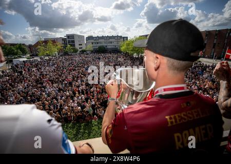 Ikast, Danimarca. 27 maggio 2024. I campioni di calcio danesi del Midtjylland sono acclamati quando il comune di Ikast-Brande invita a una festa d'oro a Ikast lunedì 27 maggio 2024. (Foto: Bo Amstrup/Ritzau Scanpix) credito: Ritzau/Alamy Live News Foto Stock