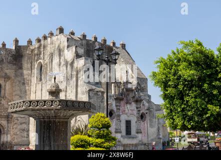 Yuriria, Messico, 26 maggio 2024: Vista esterna dell'ex convento agostiniano di San Pablo, costruito nell'anno 1550. Foto Stock